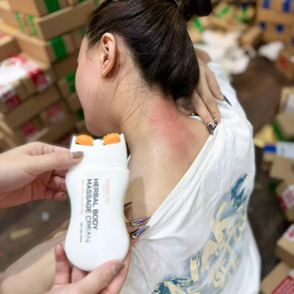 Thanh Lăn Thảo Dược Massage Hỗ Trợ Giảm Nhức Mỏi Cổ Vai Gáy, Kem Dầu Herbal Body | Thanh Tô Cosmetic 100ml 23 thanhlan4
